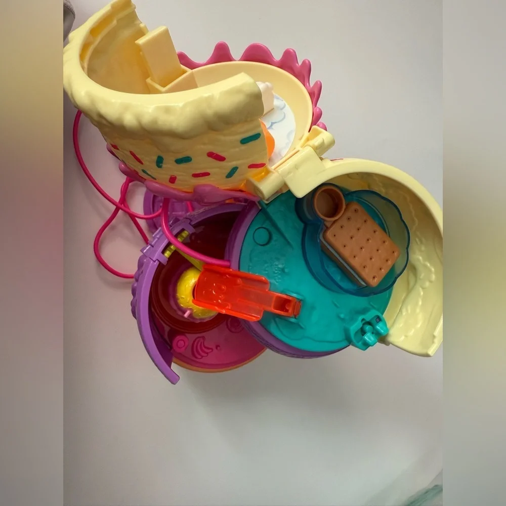 Polly Pocket Spin 'N Surprise Ice Cream Toy